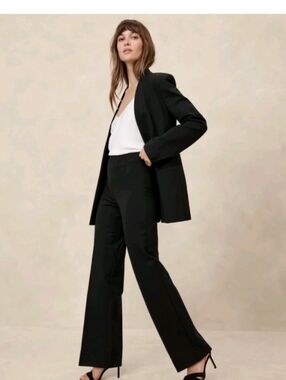 Banana Republic, straight ultra-high rise Bkack Ponte pants. Size SP NWT 515328